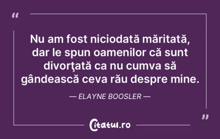 Pe şemineu, imaginea unui cimpanzeu şi... Pe şemineu, imaginea unui cimpanzeu şi...